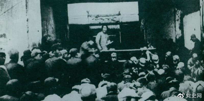 1935年12月27日，毛澤東在陜北瓦窯堡黨的活動(dòng)分子會(huì)議上作《論反對(duì)日本帝國(guó)主義的策略》報(bào)告。